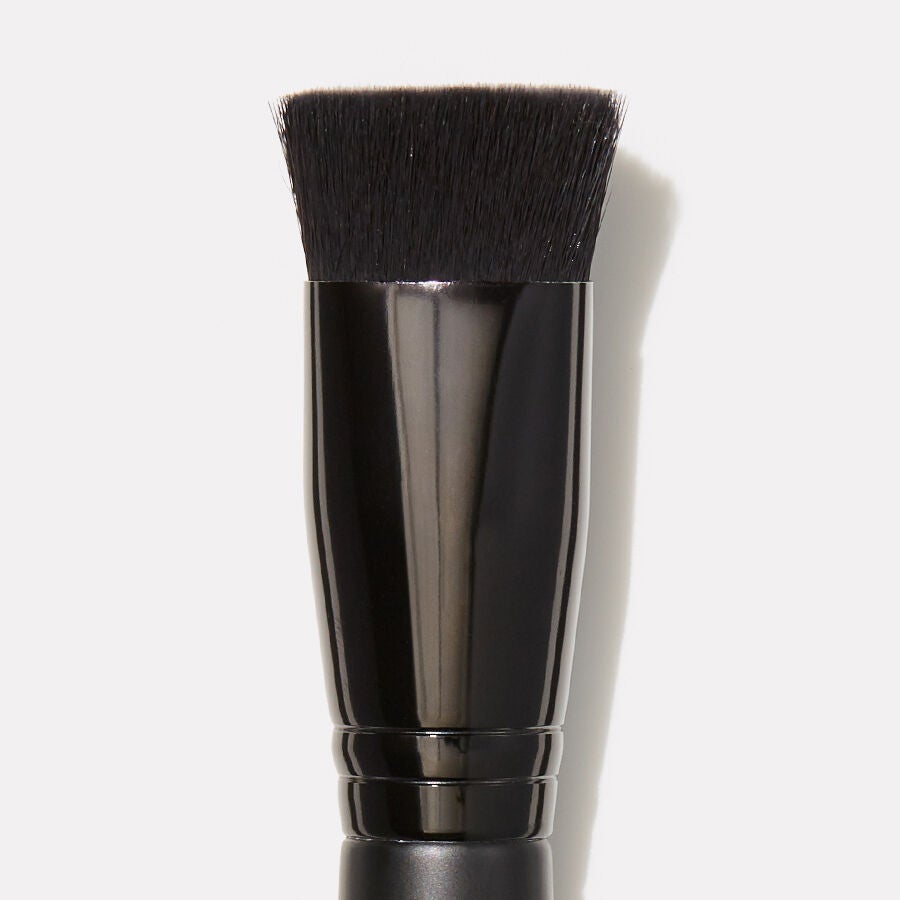 triangular-buffing-foundation-brush-c0 85106_b_TriangularBuffingFoundationBrushwebA.jpg
