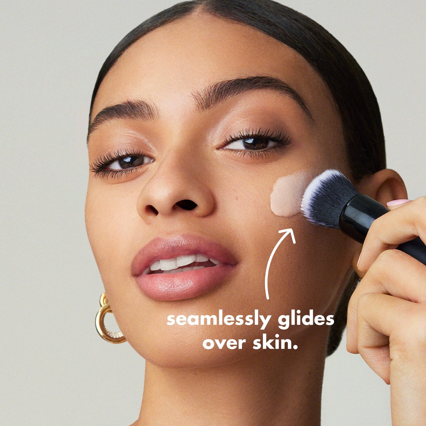 liquid-poreless-putty-primer-u1 0326_EDU_LiquidPorelessPuttyPrimer_Model.jpg