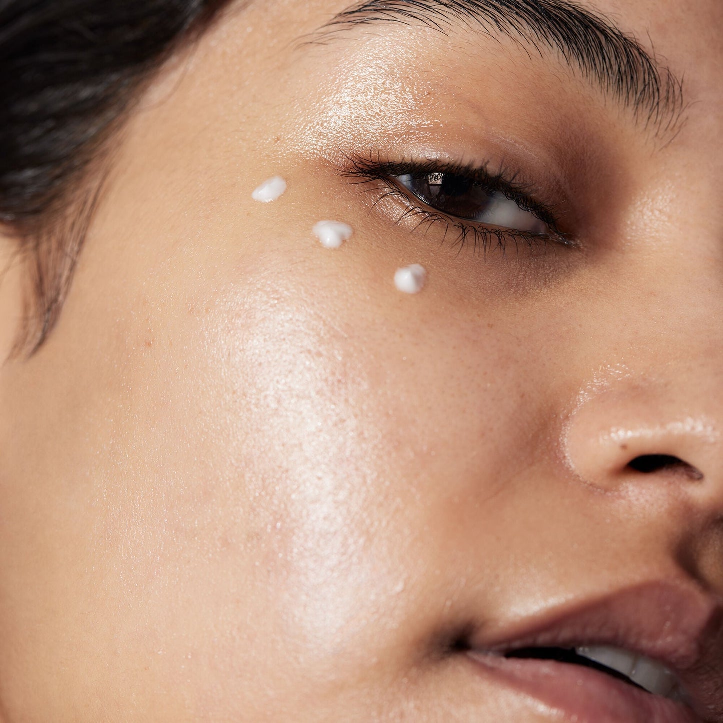 holy-hydration-eye-cream-p5 040822_Model_HH-EyeCream_116_RT1-V1_IGF_3f5819bb-8440-48d0-943c-ab2a2612d116.jpg