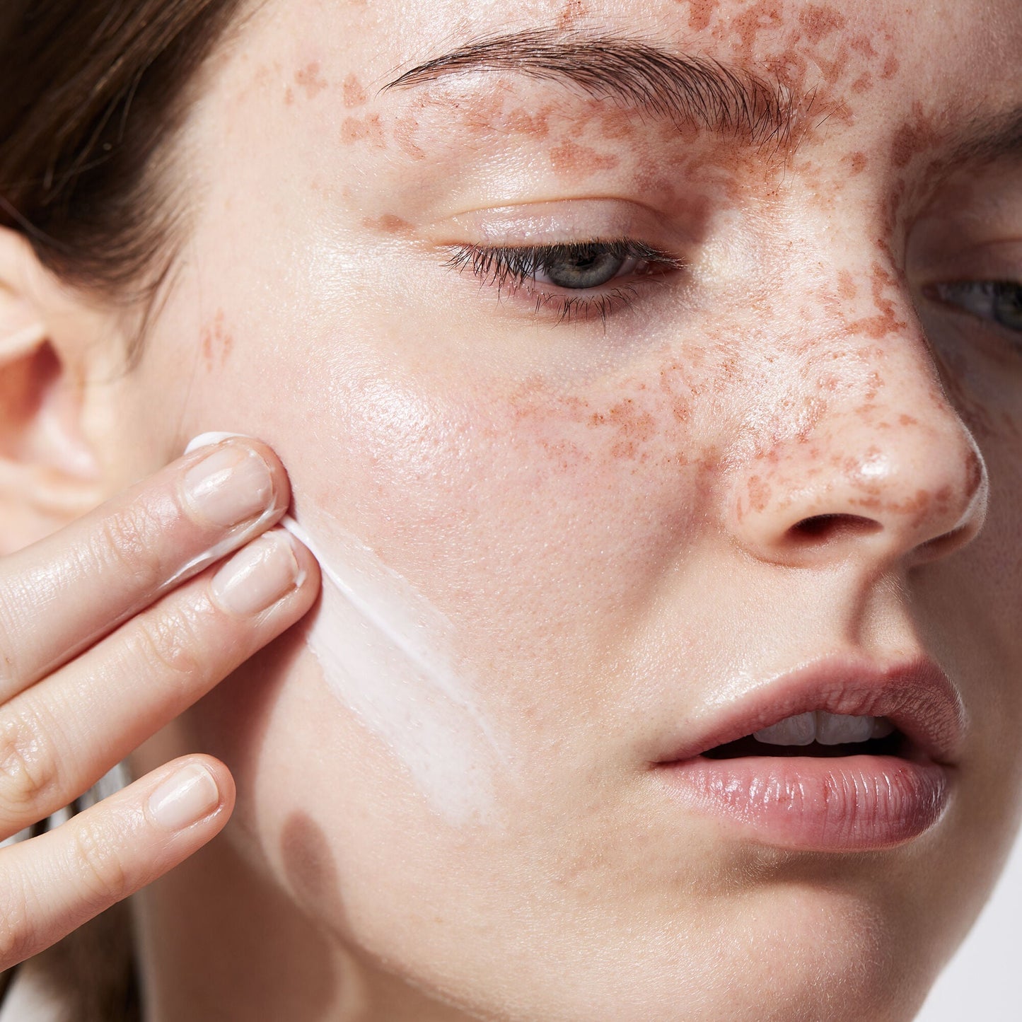holy-hydration-face-cream-s4 040822_Model_HH-FaceCream_091_RT2-V1_IGF_38740f4c-997d-4161-a3bd-3457855e993f.jpg