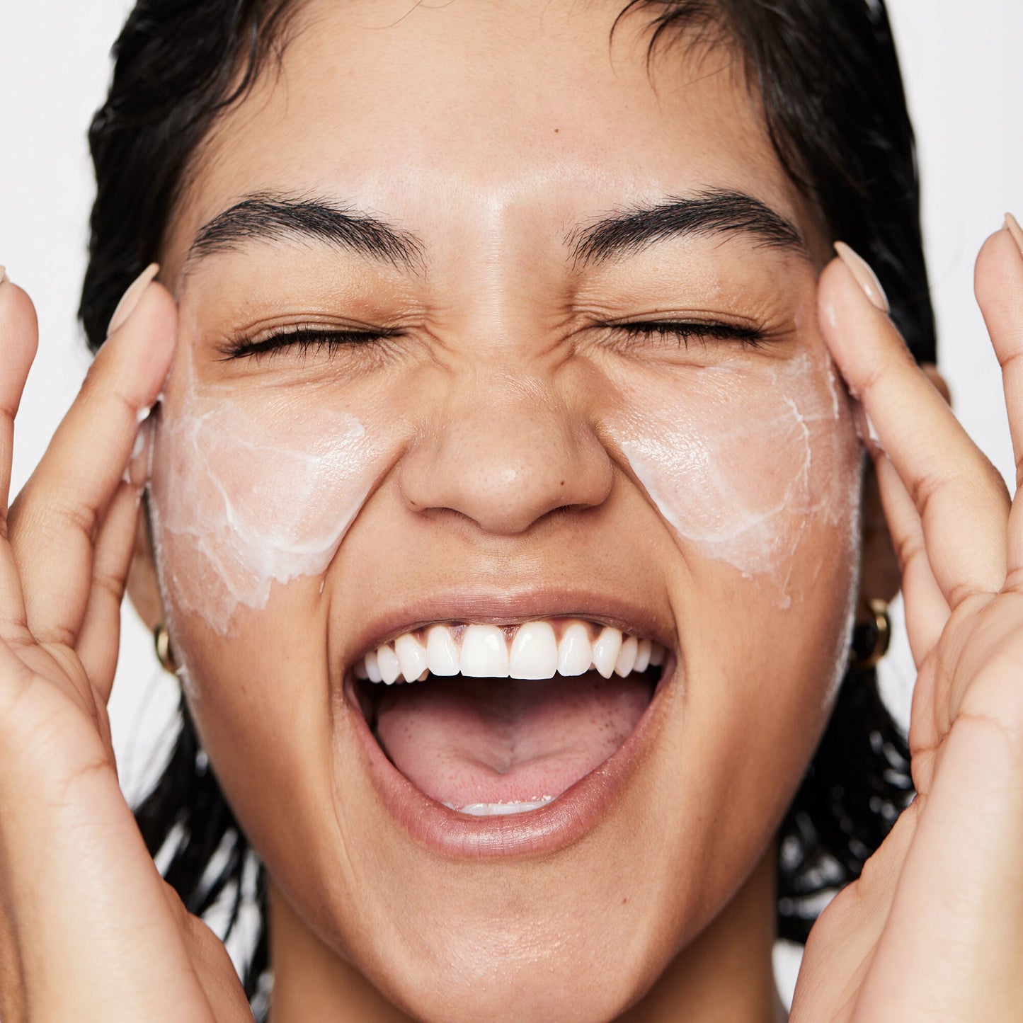 pure-skin-moisturizer-c9 040822_Model_Pure-Moisturizer_200_RT2-V1_RGB040822_Model_Pure-Moisturizer_200_RT2-V1_V1_IGF.jpg