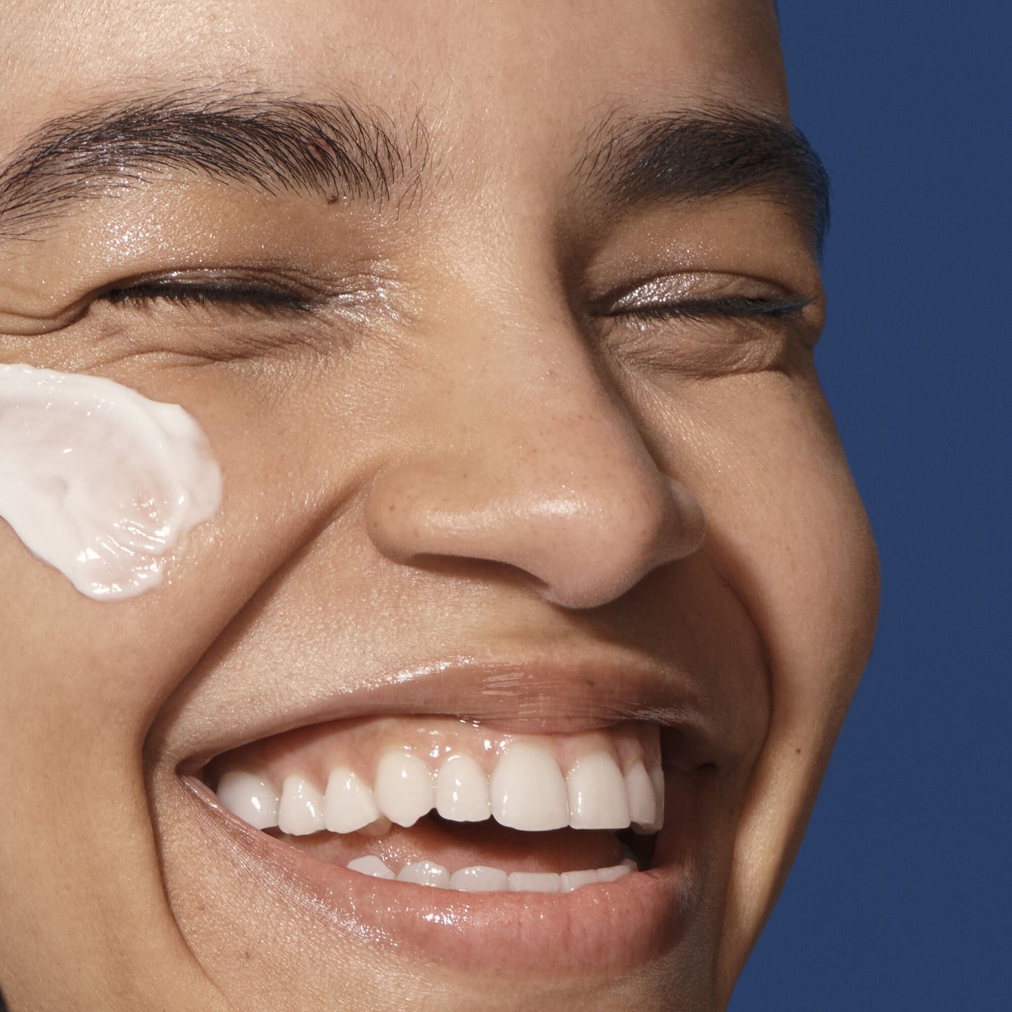 holy-hydration-barrier-goals-cream-regular-t6 042325_SKIN_Austria_HHBC_Strength-Hero_095_v3_RGB_IGF_54364e3f-0c46-4b46-b681-0e5cfd438287.jpg