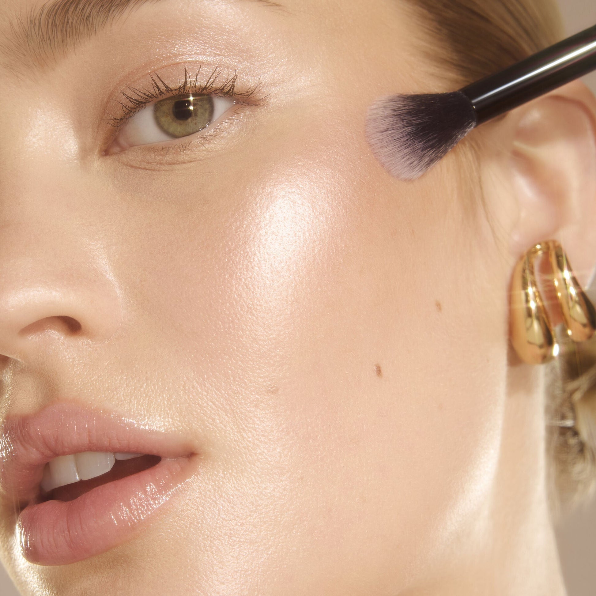 high-points-highlighter-brush-h8 060325_Genevieve_HGPH_Brush_2467_v2_RGB_IGF.jpg