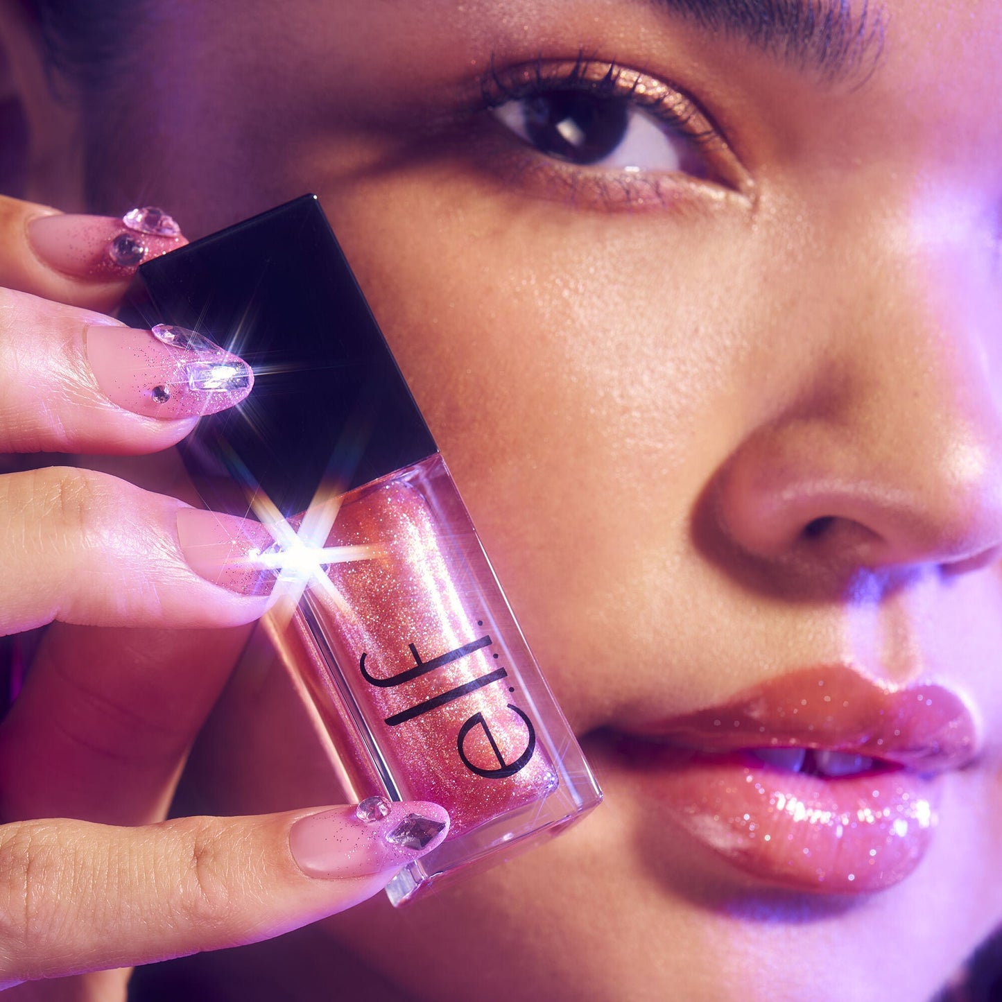 glow-reviver-plumping-lip-oil-s6 072225_Breanna_LipPlump_0391_2000x2000_0613e084-a418-44f9-b40d-c461b7a4b6db.jpg