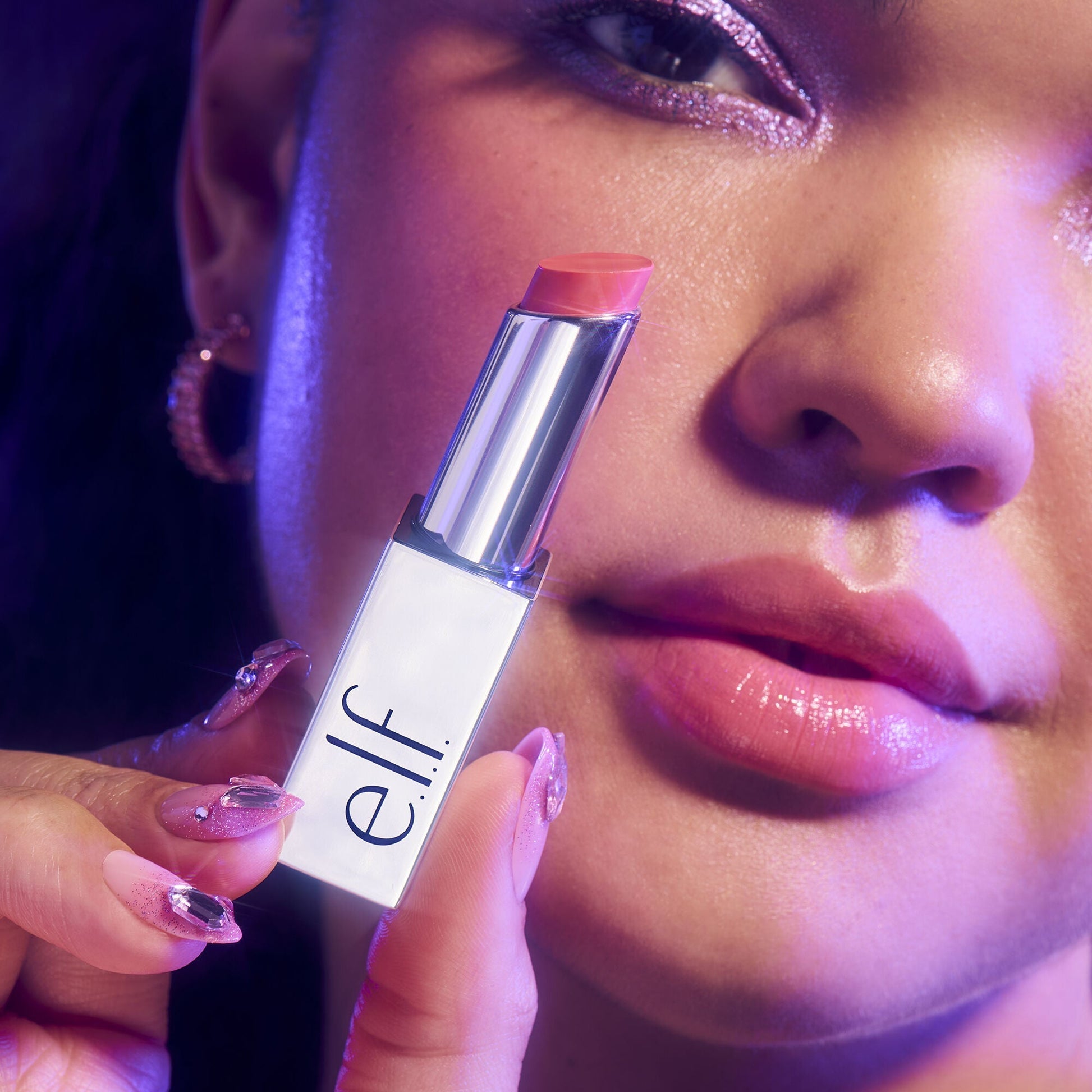 glow-reviver-lip-oil-stick-d8 072225_Breanna_SlipStick_1236_2000x2000_4adb6d91-4349-4c16-9f8e-036611f762d8.jpg