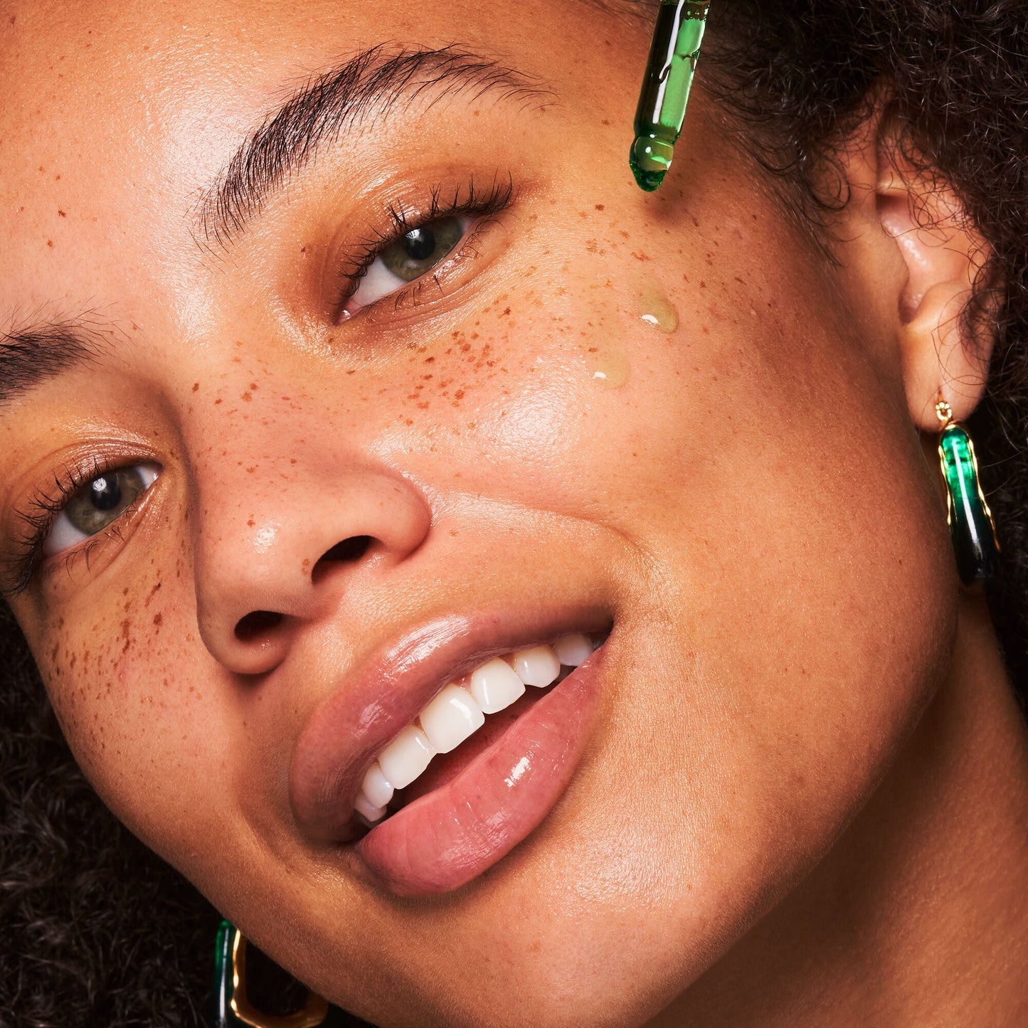 plz-clarify-facial-oil-l2 100924_SKIN_Drew_PlzC_App_005_v1_RGB_IGF.jpg