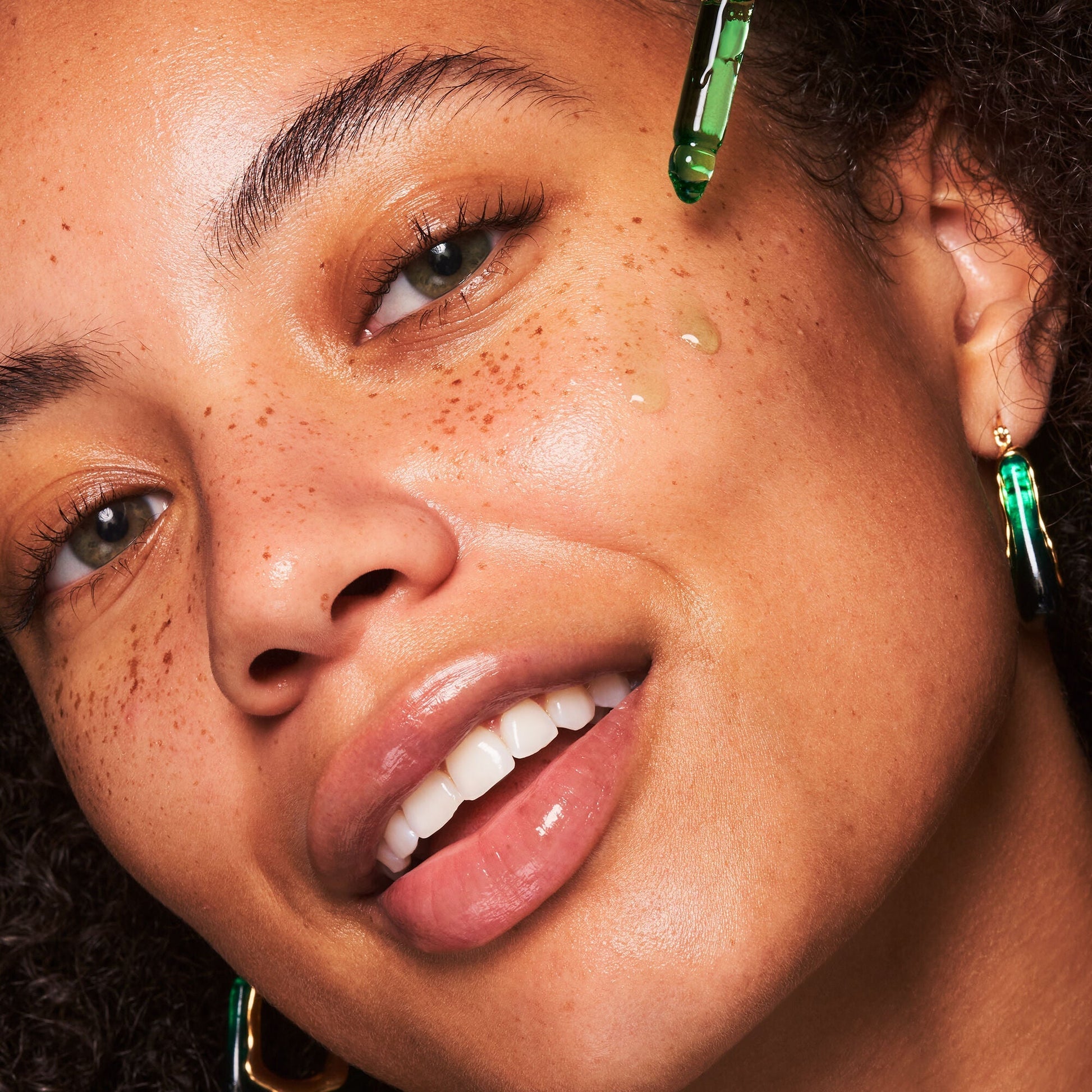 plz-clarify-facial-oil-l2 100924_SKIN_Drew_PlzC_App_005_v1_RGB_IGF.jpg
