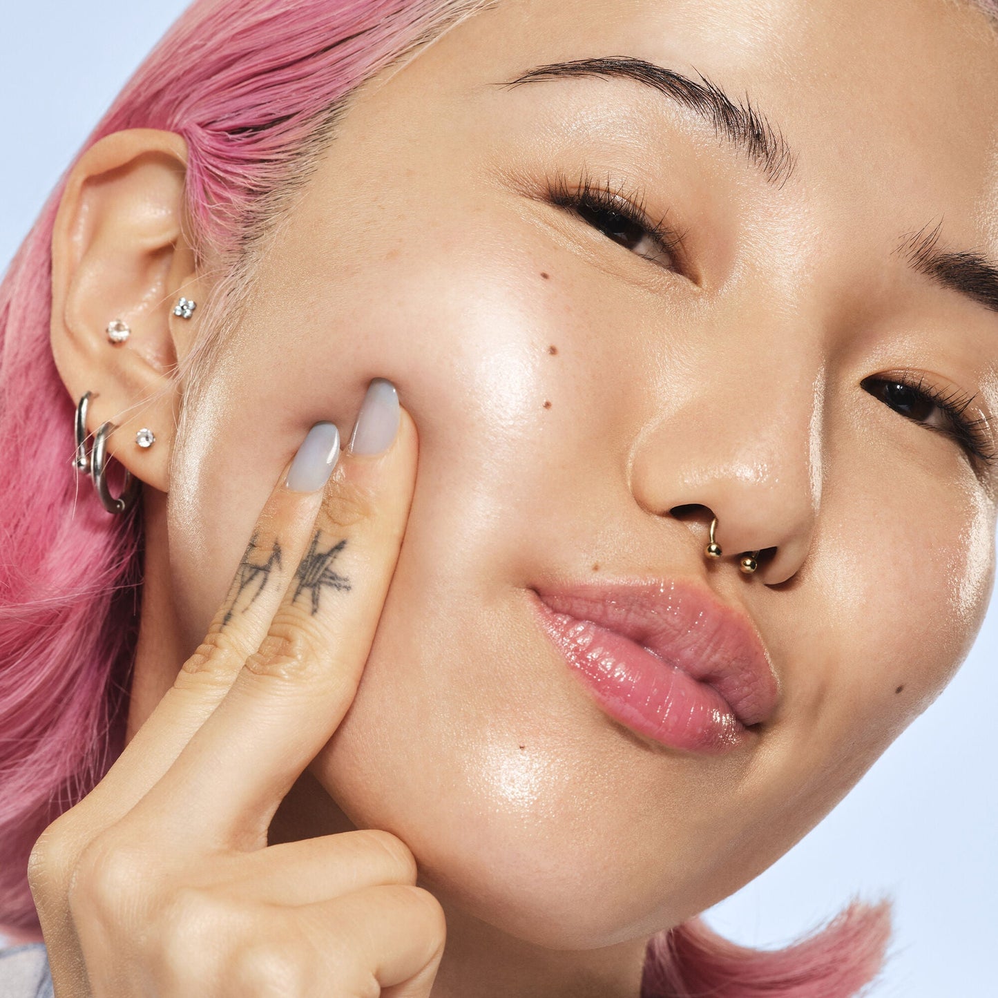 glass-slick-serum-stick-v0 102225_SKIN_Michelle_Editorial_015_w4QC_RGB_IGF_42f2efa3-c76d-440b-9883-58026346f35b.jpg