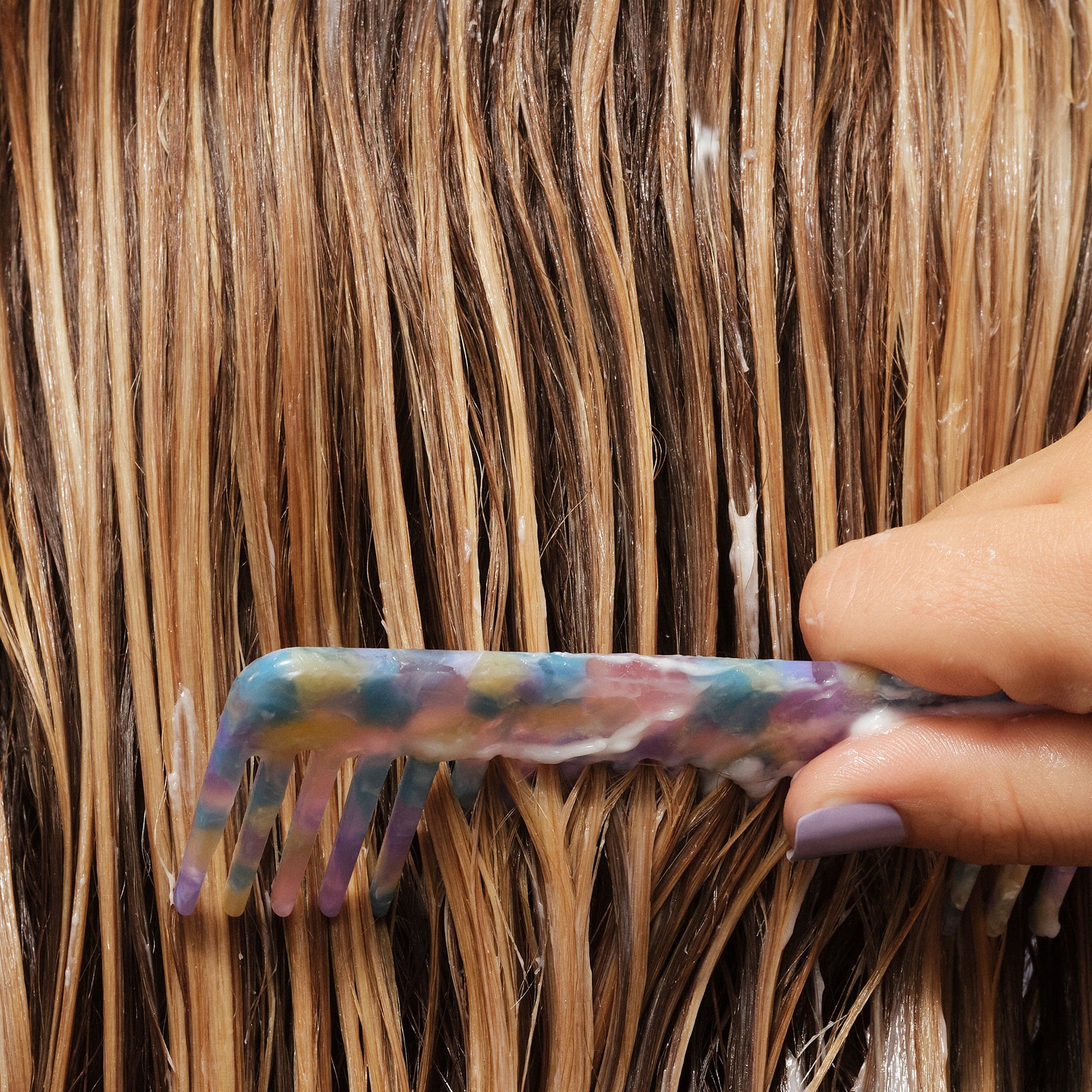 never-thirsty-moisturizing-conditioner-s0 111925_Anna_ThirstyConditioner-Product_1326_w3QC_IGF_1x1_6dab4b19-34a0-47bd-ae64-b0978b2f5084.jpg