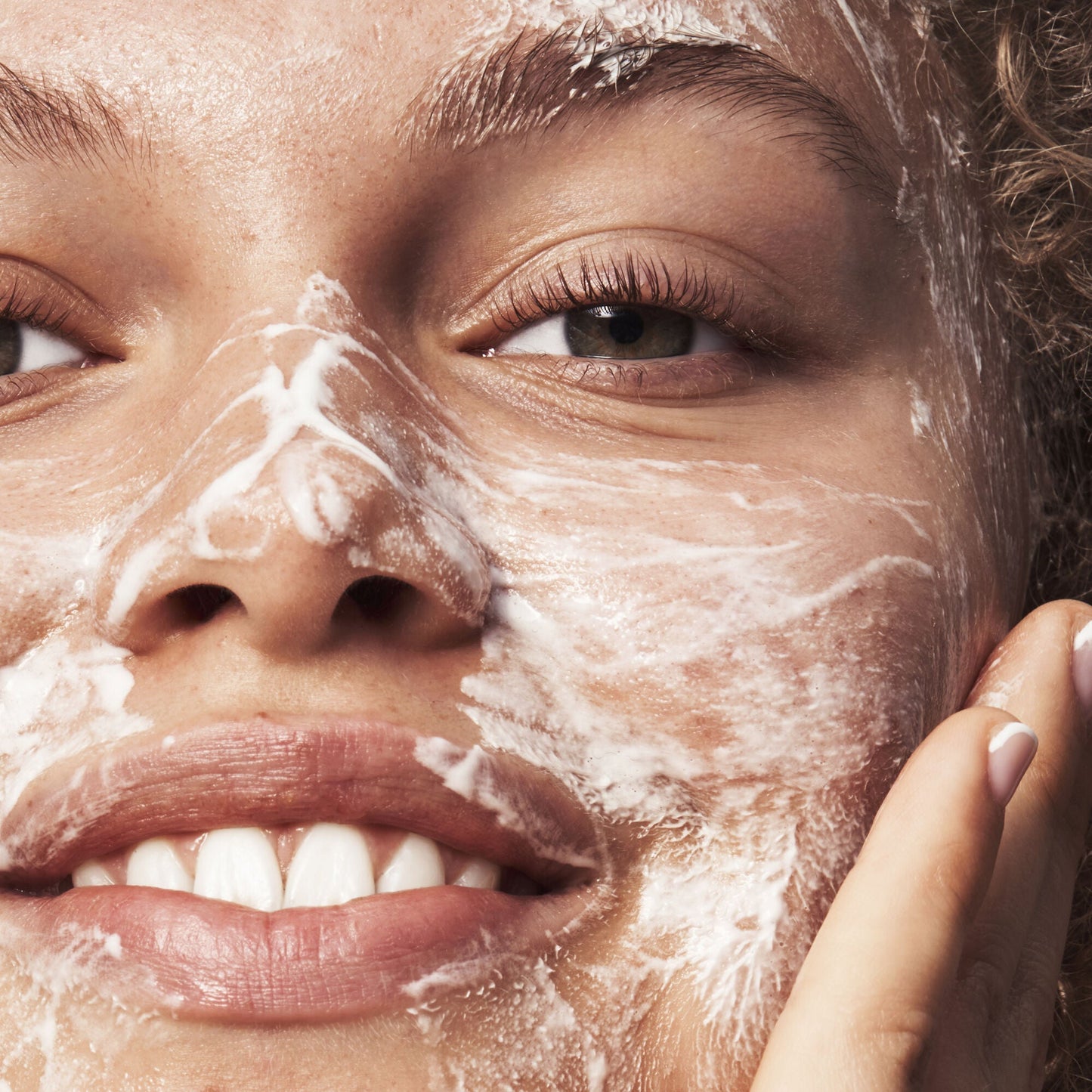 blemish-breakthrough-acne-calming-water-cream-mini-p1 121321_Marley-Acne-Regimen_0117_FINAL_IGF_7be73b38-8681-4e47-be60-37d940df0d6e.jpg