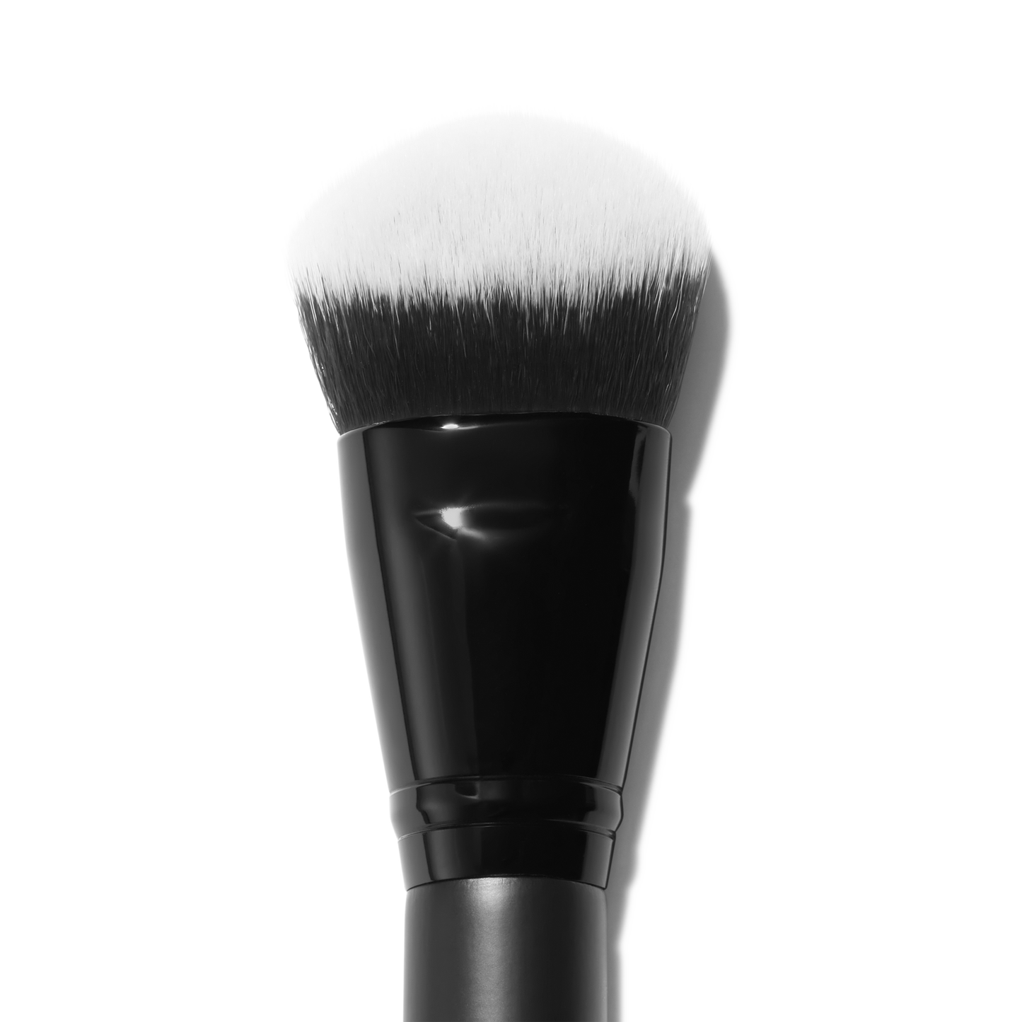 smooth-swipe-foundation-brush-o0 81456_Detail_R.png