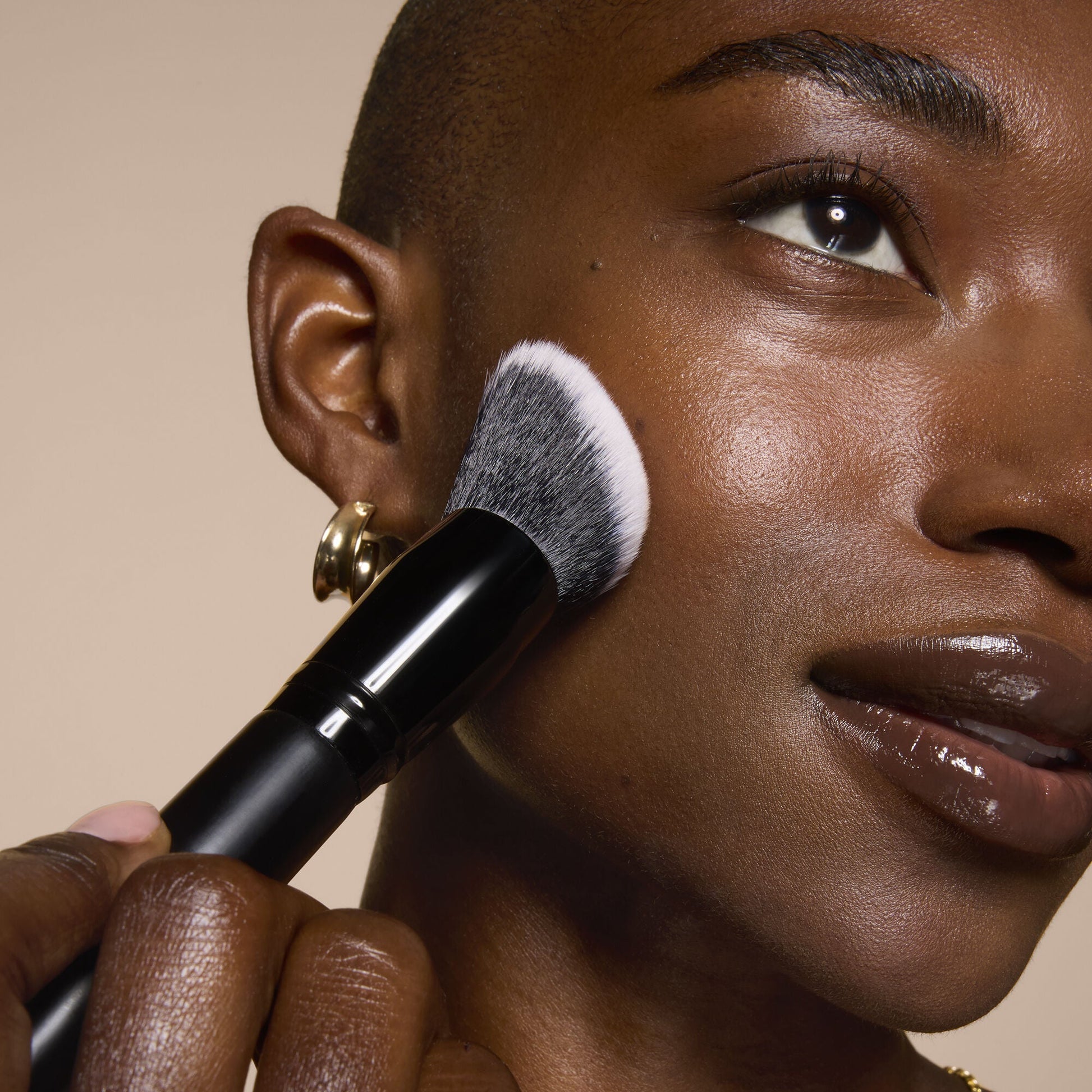 smooth-swipe-foundation-brush-o0 81456_MOM_SMOOTH_SWIPE_FOUNDATION_BRUSH_TOOL_SHOT_IYANNA_0169_V4.jpg