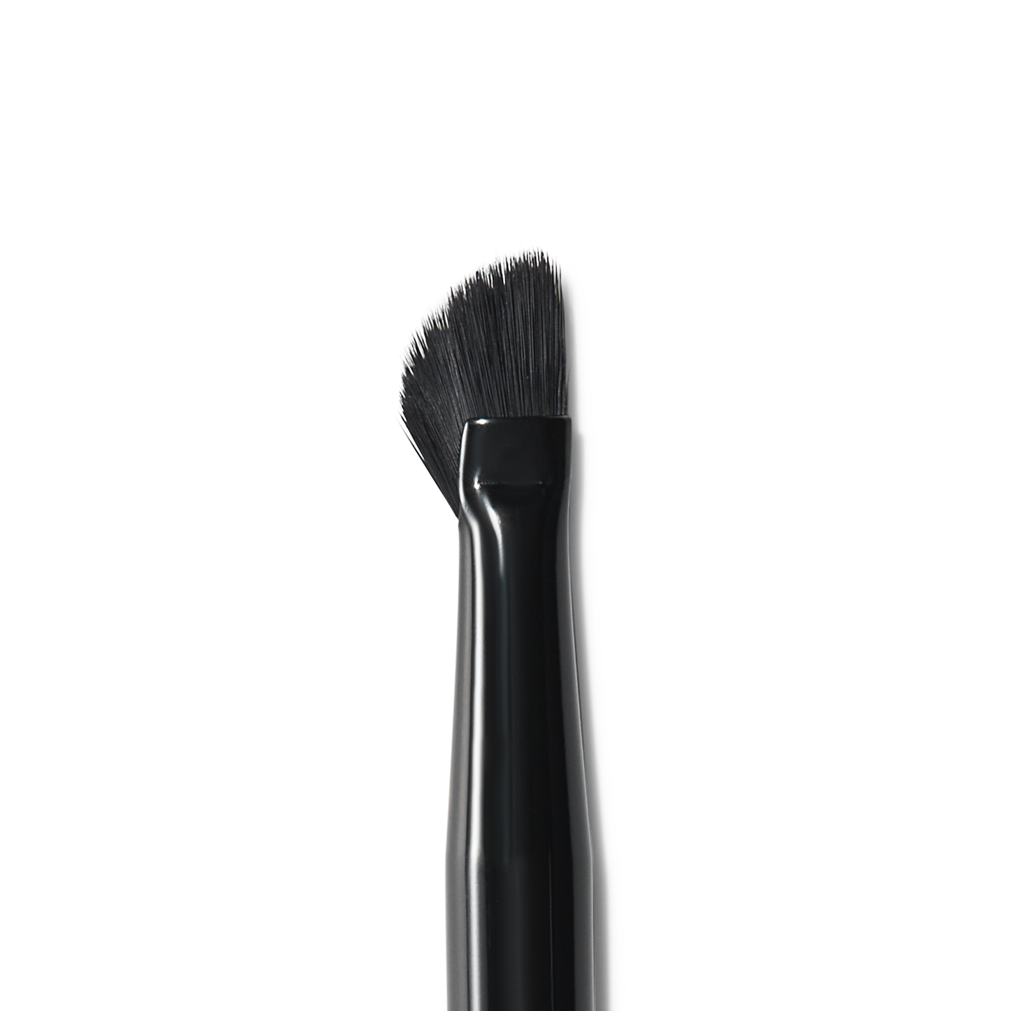 wing-it-liner-brush-l9 84091_MACRO_R.png