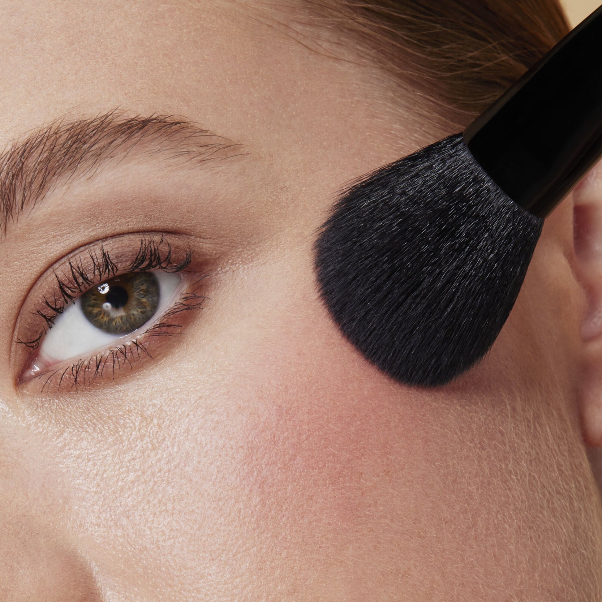 full-face-and-eye-makeup-brush-set-with-travel-case-r2 84674_FULL_FACE_EYE_BRUSH_SET_BLUSH_BRUSH_CARI_0086.jpg
